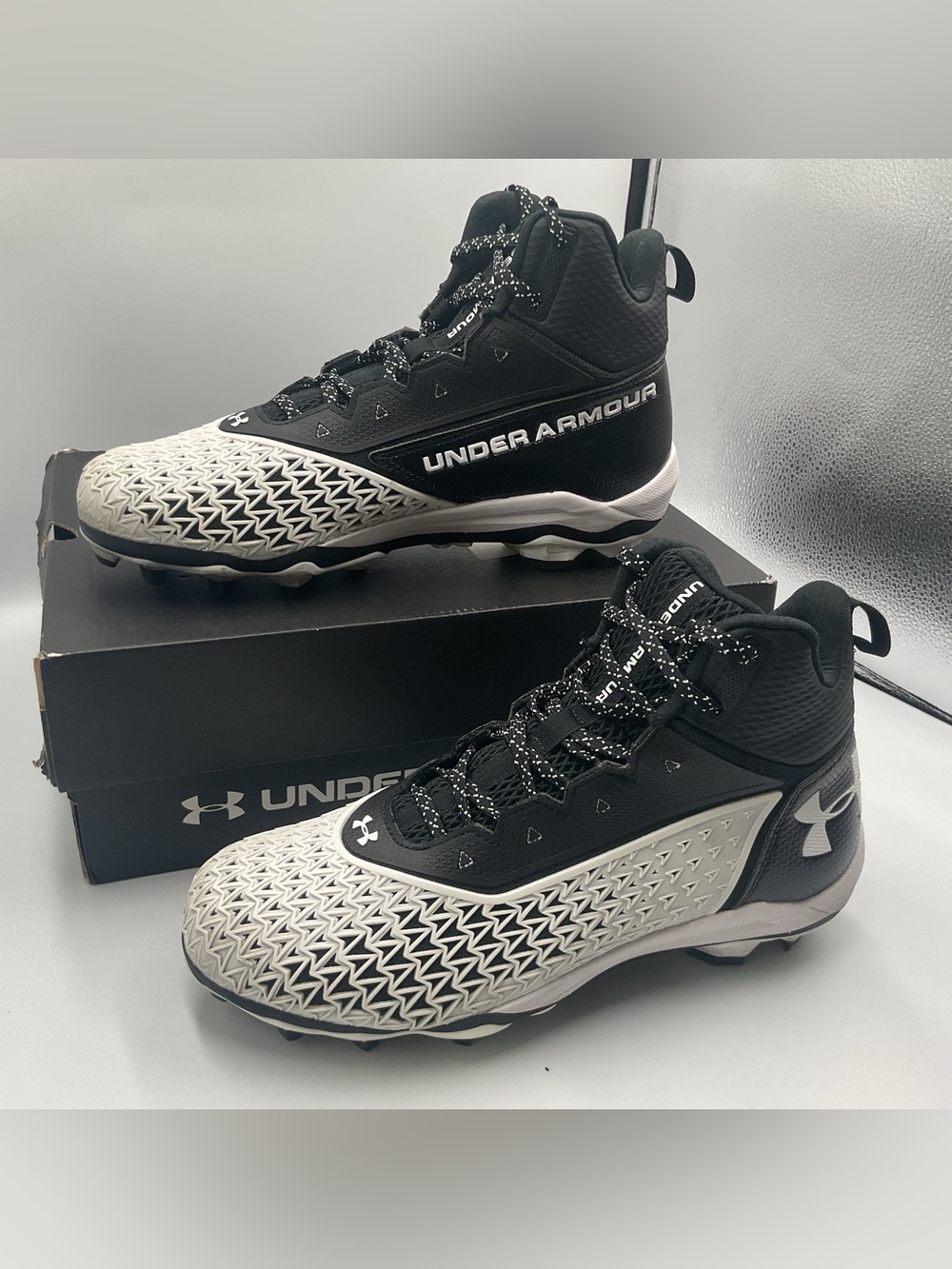Under Armour Shoes Mens 8.5 Hammer Mid MC Football Cleats Black White Softball